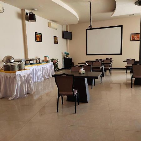 Os Hotel Tanjung Uncang Sagulung Экстерьер фото