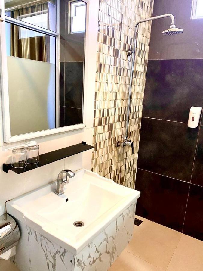 Os Hotel Tanjung Uncang Sagulung Экстерьер фото
