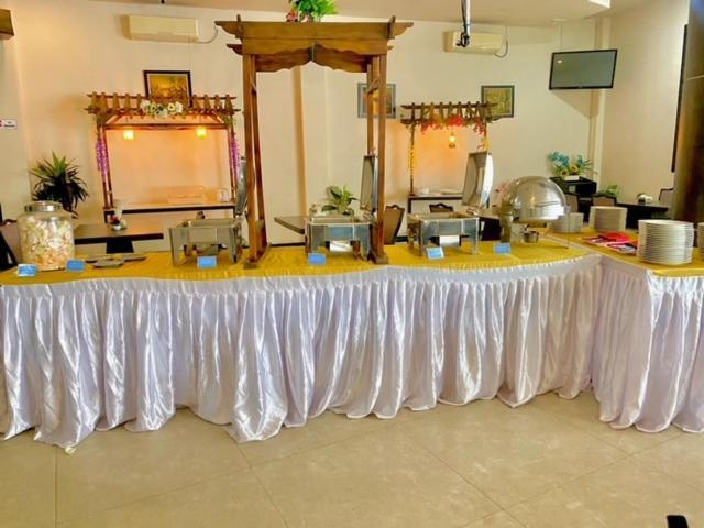 Os Hotel Tanjung Uncang Sagulung Экстерьер фото